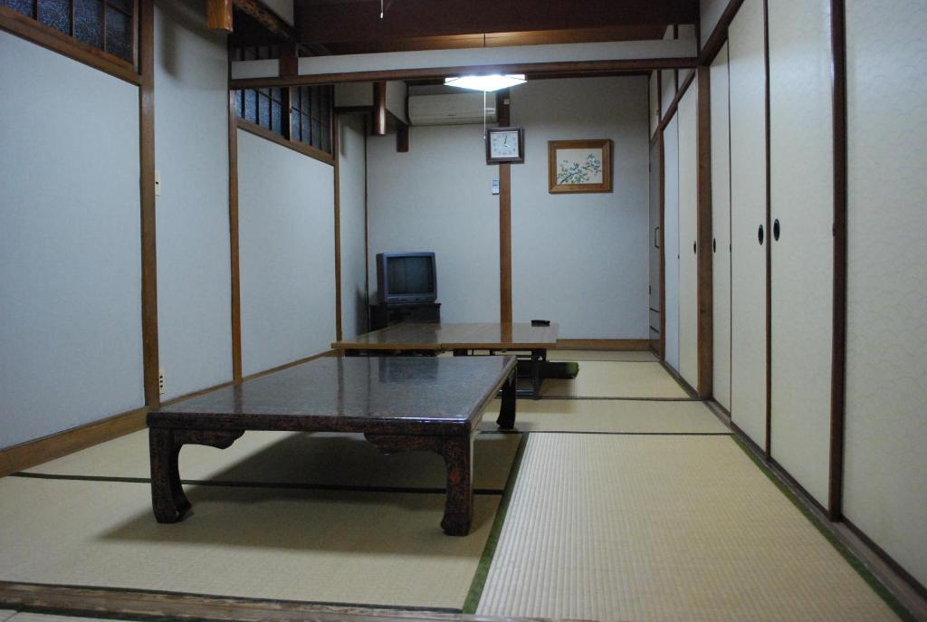 Chizuru Ryokan Hiroshima Quarto foto